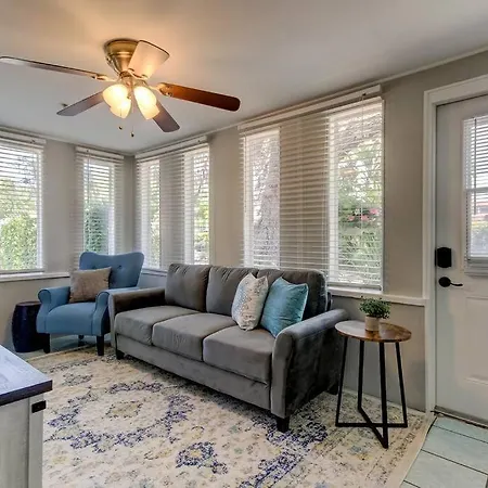 Light & Bright! Quaint Downtown Dunedin Bungalow! Exterior photo